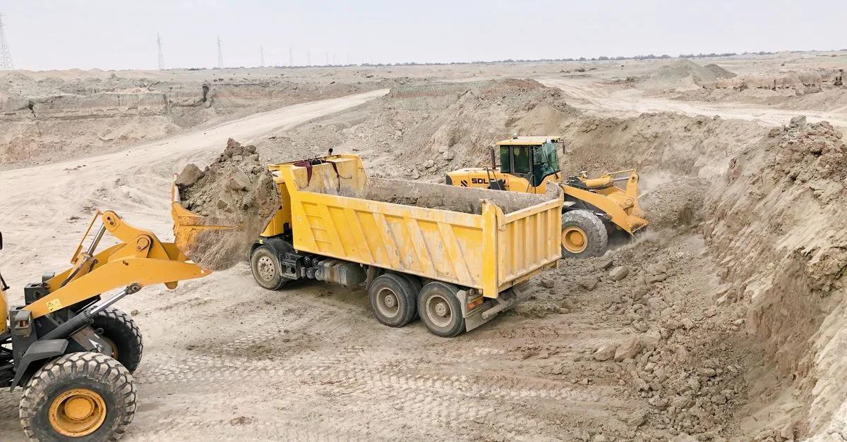 découvrez la durée typique des travaux de terrassement et les facteurs qui influencent le calendrier des opérations de déblais et remblais.