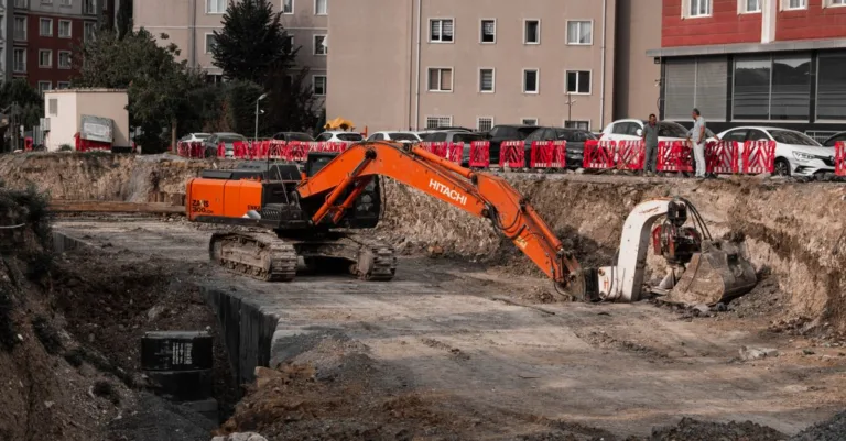 vérification précise des devis d'excavation pour garantir la transparence, la justesse des coûts et la qualité des travaux avant le début du chantier.