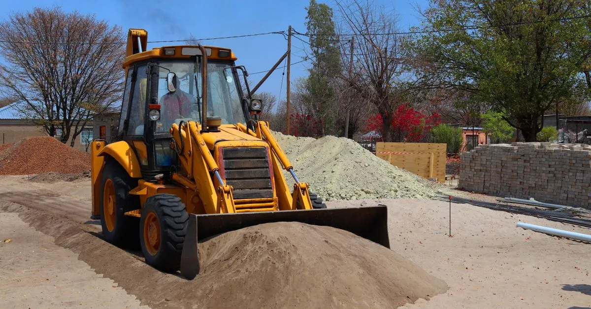 services professionnels de préparation de site pour garantir un terrain prêt à la construction, incluant le déblaiement, le nivellement et l'aménagement du sol.