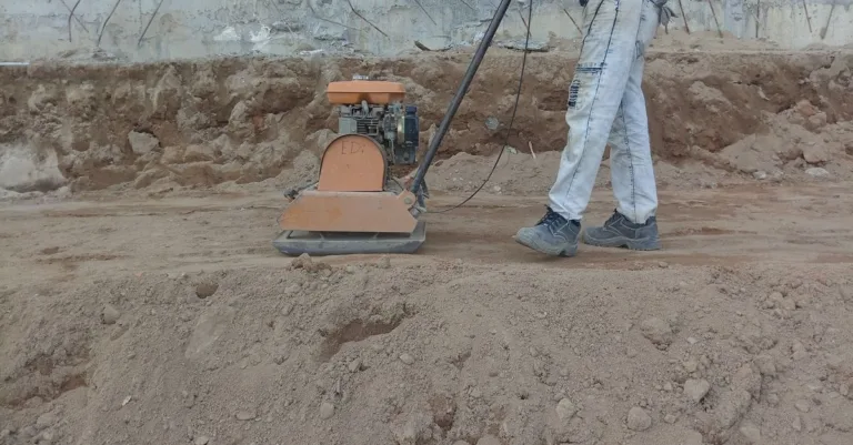 découvrez les coûts du nivellement de terrain pour préparer efficacement votre projet de construction ou d'aménagement extérieur.