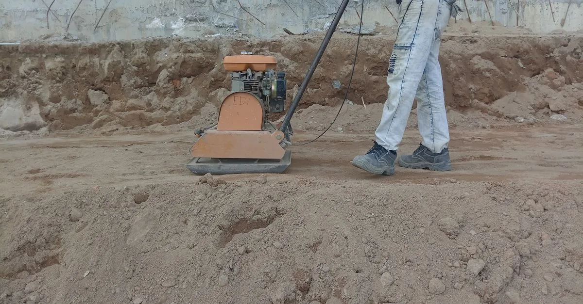 découvrez les coûts du nivellement de terrain pour préparer efficacement votre projet de construction ou d'aménagement extérieur.