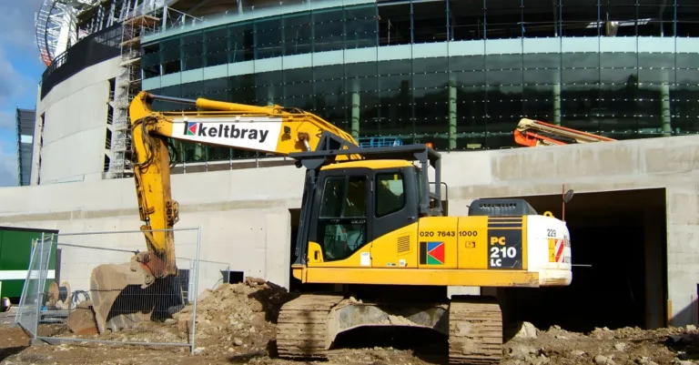 découvrez les étapes clés de l’excavation d’une terrasse en béton : préparation du terrain, nivellement et drainage pour une base solide et durable.