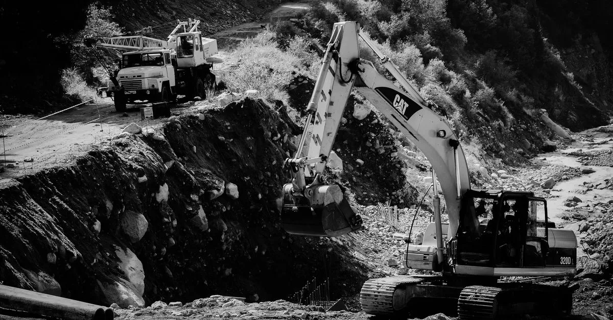 découvrez les équipements de terrassement adaptés à vos chantiers : pelles, bulldozers et chargeuses pour déplacer la terre efficacement.