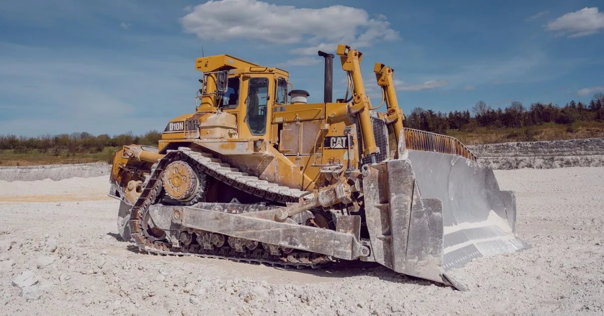 découvrez les engins de terrassement adaptés à vos chantiers : excavatrices, bulldozers et chargeuses pour déplacer et modeler le terrain efficacement.