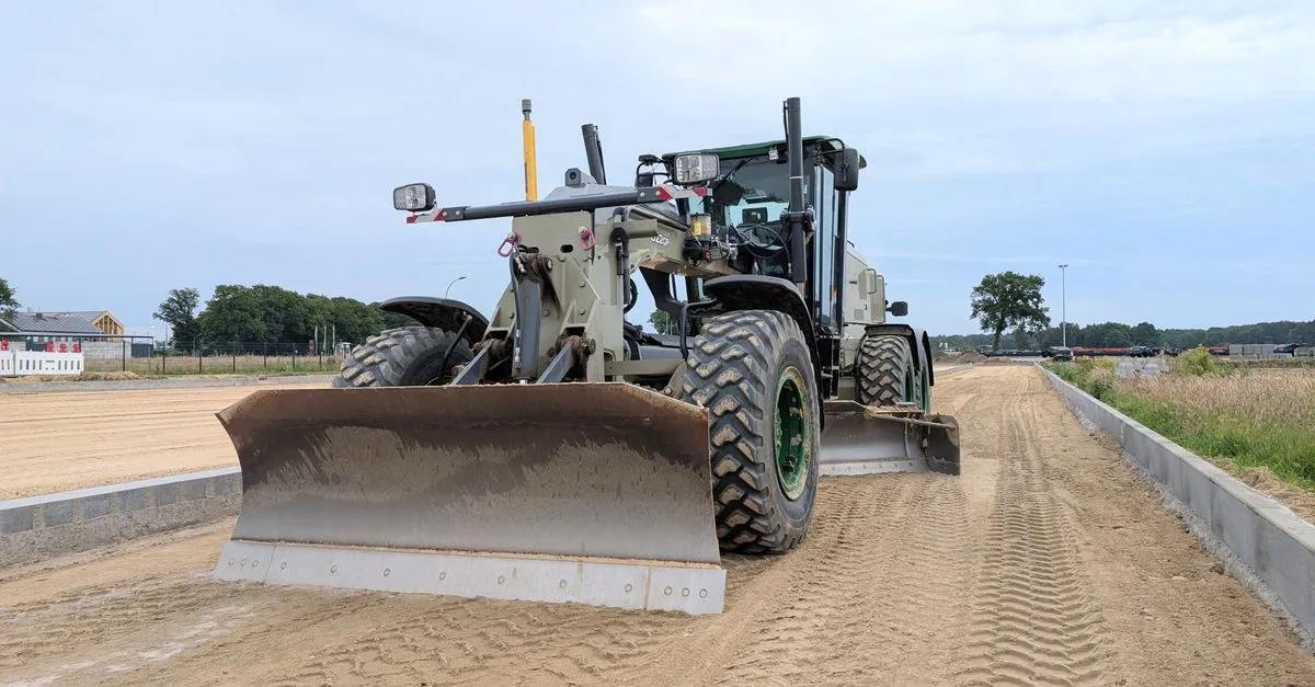 découvrez le nivellement de terrain : préparez votre sol pour la construction, améliorez le drainage et créez une surface stable et uniforme.
