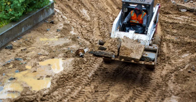 découvrez les étapes clés de l’excavation de piscine : préparation du terrain, choix des équipements et conseils pour un chantier réussi.