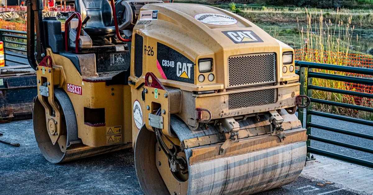 découvrez la plaque vibrante compacteuse, idéale pour tasser efficacement sols, graviers et pavés lors de vos travaux de construction et d’aménagement.